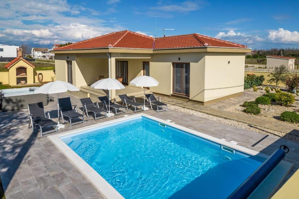 Villa Mattina, With Heated Pool And Jacuzzi بريفلاكا المظهر الخارجي الصورة